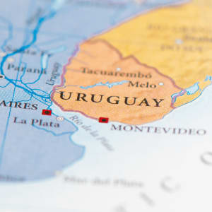 أوروغواي تقترب من تقنين الكازينوهات على الإنترنت